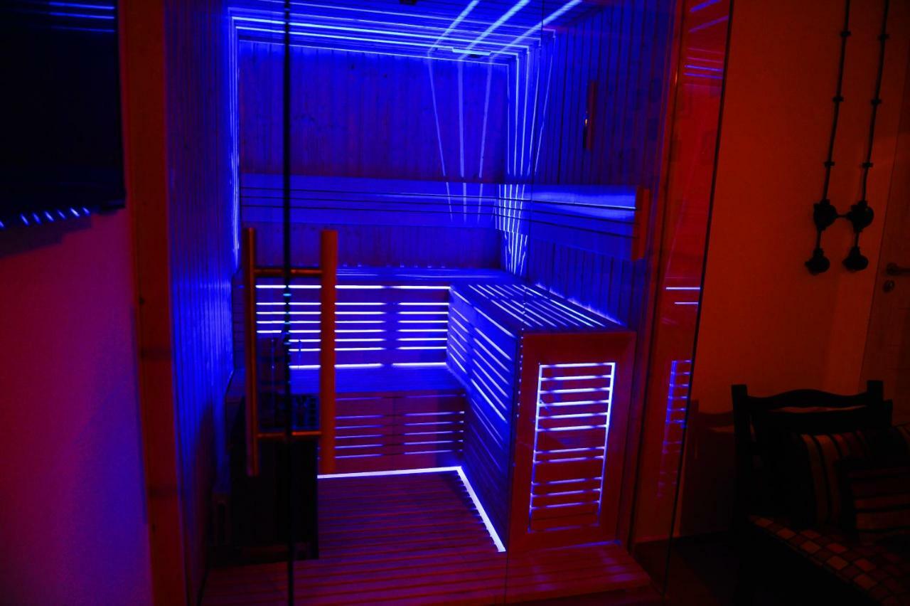 Noble & Sauna Zone Apartment